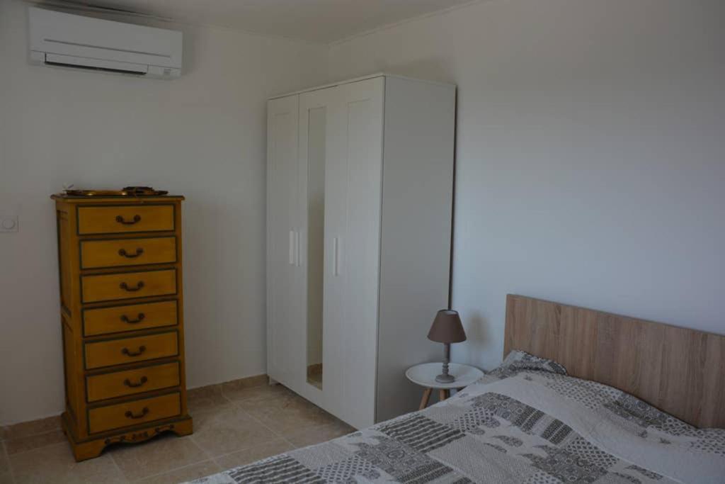 La Venturonne Appartement Neuf Rez De Jardin 45 M2 Vue Mer Et Vignes 10 Mn Des Plages Le Beausset Eksteriør bilde