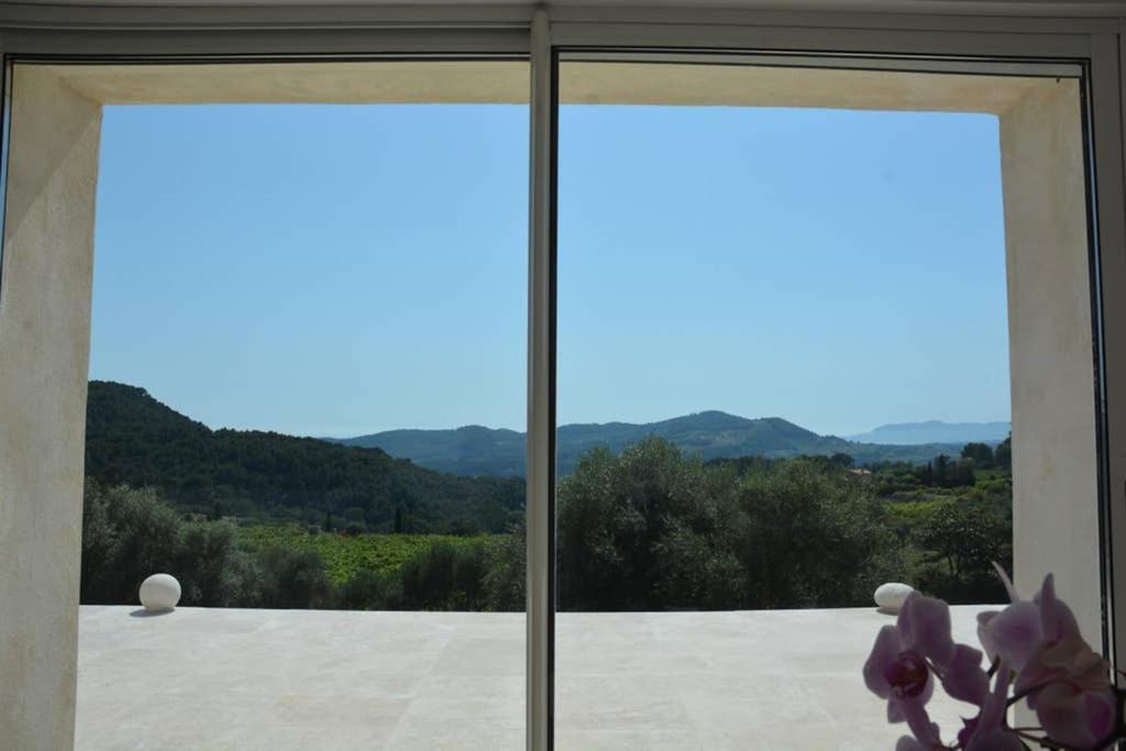 La Venturonne Appartement Neuf Rez De Jardin 45 M2 Vue Mer Et Vignes 10 Mn Des Plages Le Beausset Eksteriør bilde