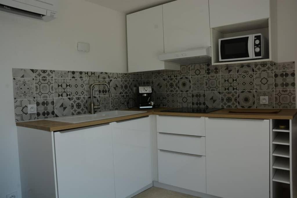 La Venturonne Appartement Neuf Rez De Jardin 45 M2 Vue Mer Et Vignes 10 Mn Des Plages Le Beausset Eksteriør bilde
