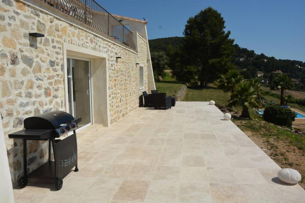 La Venturonne Appartement Neuf Rez De Jardin 45 M2 Vue Mer Et Vignes 10 Mn Des Plages Le Beausset Eksteriør bilde