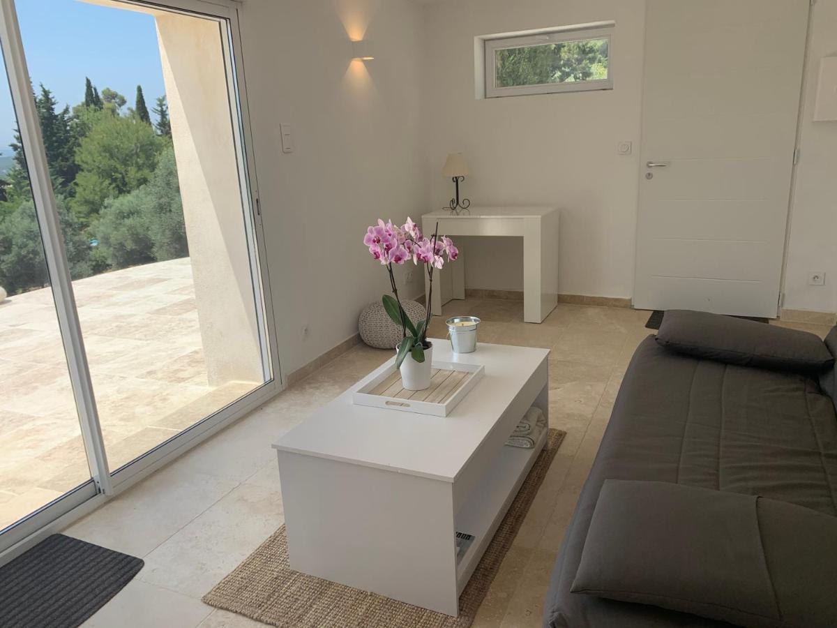 La Venturonne Appartement Neuf Rez De Jardin 45 M2 Vue Mer Et Vignes 10 Mn Des Plages Le Beausset Eksteriør bilde